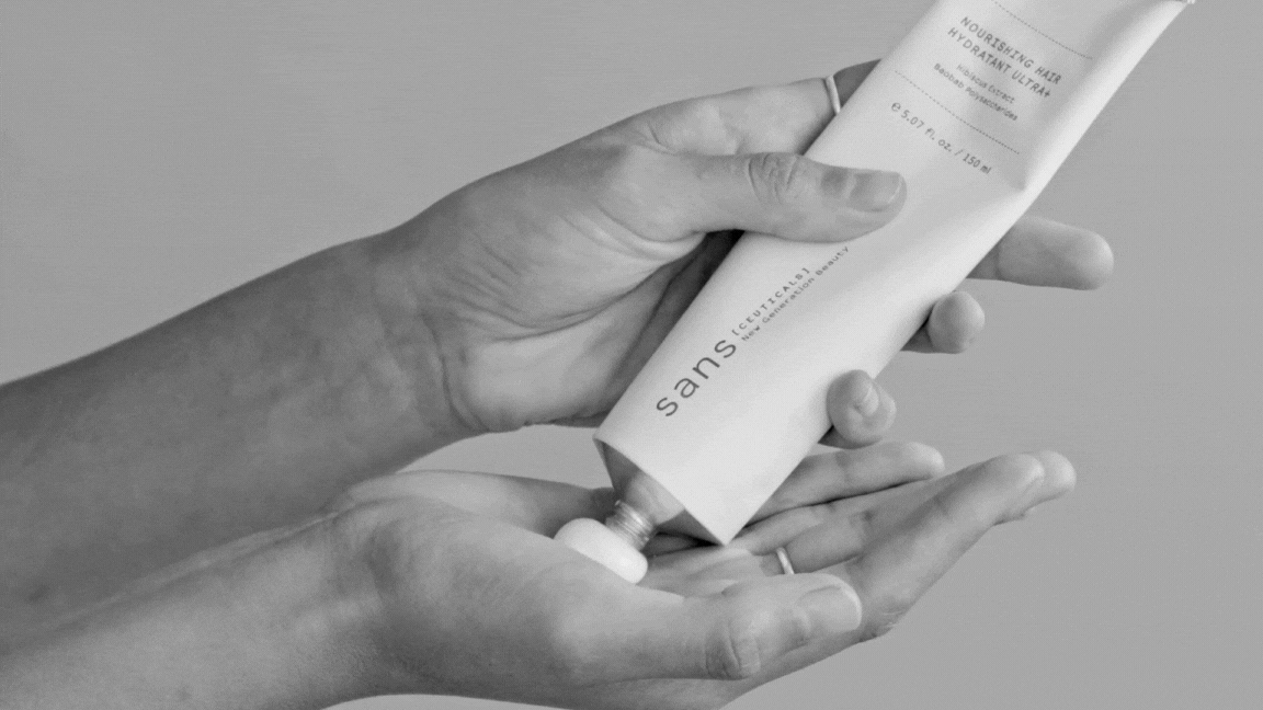 Nourishing Ultra Hydratant Tube Squeeze GIF
