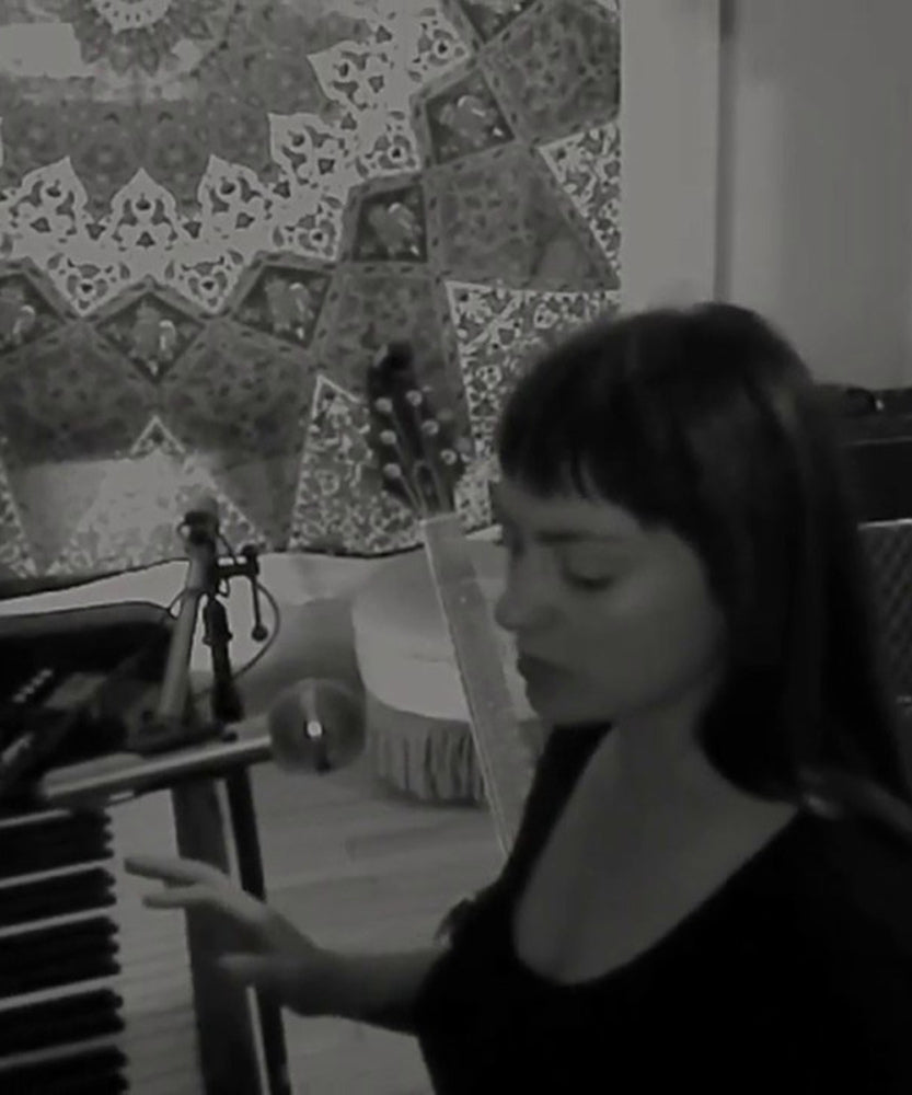 Sans Woman Angel Olsen